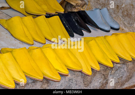 Marocain fait main chaussures babouche jaune avec broderie Vue de