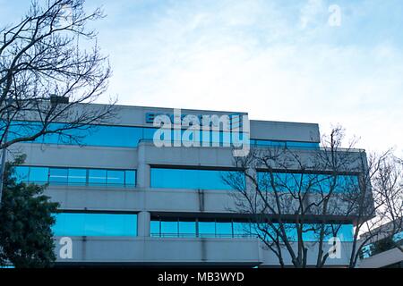 Façade avec logo et inscription à l'administration régionale de l'appareil mobile Ericsson entreprise à Pleasanton, Californie, le 26 mars 2018. () Banque D'Images