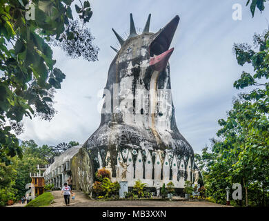 Le Bukit Rhema "l'Église" est en fait une idée fausse par les visiteurs, car elle est destinée à être en forme de colombe et est plutôt une maison de prière, d'un chu