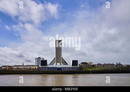 Le style brutaliste de l'arbre de ventilation tunnel Kingsway à Seacombe, Merseyside Banque D'Images