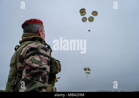 Parachutistes français train dans le sud de la France avant d'aller à la guerre en Afrique, pour l'opération militaire contre le terrorisme Barkhane. Toulouse - France - février 2018. Les paras français s'entraînent avant de partir en guerre en Afrique pour l'opération Barkhane. Toulouse - France - février 2018. Banque D'Images