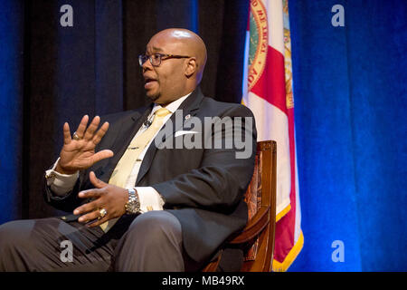 Boynton Beach, Floride, USA. 6ème apr 2018. Palm Beach County surintendant Donald E. Fennoy II au Forum Club déjeuner au Kravis Center Cohen Pavilion à West Palm Beach, Floride le 6 avril 2018. Credit : Allen Eyestone/Le Palm Beach Post/ZUMA/Alamy Fil Live News Banque D'Images