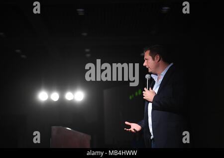 La Silicon Valley, USA. 6ème apr 2018. Hyperloop CHEF Dirk Alhborn aborde le Sommet mondial 2018 Smart City (G50) à Santa Clara, dans la Silicon Valley, aux États-Unis, le 6 avril 2018. L'événement de trois jours vise à introduire les innovations industrielles à faible teneur en carbone pour produire une chaîne de services intelligents pour la ville intelligente de l'industrie et stimuler l'innovation en matière de développement urbain. Credit : Wu Xiaoling/Xinhua/Alamy Live News Banque D'Images