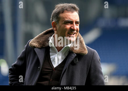 West Bromwich, UK. 7 avril 2018. Swansea City manager Carlos Carvalhal regarde avant de lancer. Premier League, West Bromwich Albion v Swansea City à The Hawthorns Stadium à West Bromwich le samedi 7 avril 2018. Cette image ne peut être utilisé qu'à des fins rédactionnelles. Usage éditorial uniquement, licence requise pour un usage commercial. Aucune utilisation de pari, de jeux ou d'un seul club/ligue/dvd publications. Photos par Paul Roberts/Andrew Orchard la photographie de sport/Alamy live news Banque D'Images