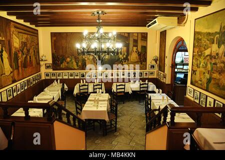 Barcelone. 6ème apr 2018. Photo prise le 6 avril 2018, présente une vue de pouvez Culleretes Restaurant de Barcelone, Espagne. Première fondée en l'année 1786, pouvez Culleretes Restaurant est la plus antique restaurant en Espagne, célèbre ville touristique de Barcelone. Il sert une cuisine traditionnelle catalane, exploité par trois générations de la même famille au cours des six dernières décennies. Credit : Guo Qiuda/Xinhua/Alamy Live News Banque D'Images