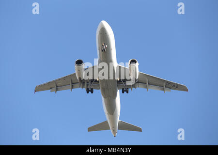 ISTANBUL, TURQUIE - janvier 07, 2018 : Turkish Airlines Airbus A319-132 (CN 4629) l'atterrissage à l'aéroport Ataturk d'Istanbul. Ta est le porte-drapeau de la Turquie Banque D'Images