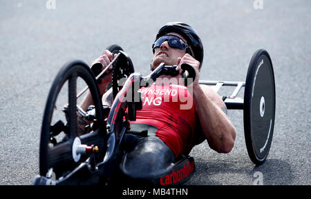 Joe l'Angleterre au cours de la Townsend Men's Para-triathlon finale au Southport Broadwater Parklands au cours de la troisième journée de la 2018 Jeux du Commonwealth à la Gold Coast, Australie. Banque D'Images