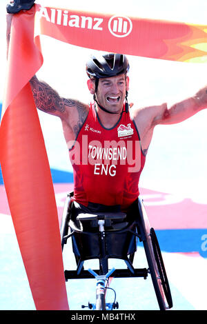 Joe l'Angleterre célèbre Townsend a gagné l'or dans l'épreuve du para-triathlon finale au Southport Broadwater Parklands au cours de la troisième journée de la 2018 Jeux du Commonwealth à la Gold Coast, Australie. Banque D'Images