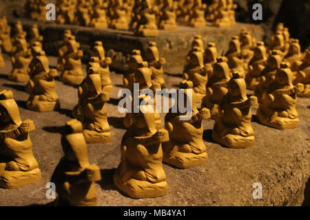 Les statues en bois de Bouddha/Kannon à Hase-dera, temple. Prises à Kanagawa, Japon - février 2018. Banque D'Images