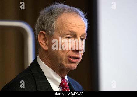 L'honorable Michael D. Griffin, sous-secrétaire de la défense de la recherche et de l'ingénierie, parle au cours d'une semaine à l'événement d'ingénieurs 2018 le Pentagone à Washington, D.C. Le 21 février 2018. Banque D'Images