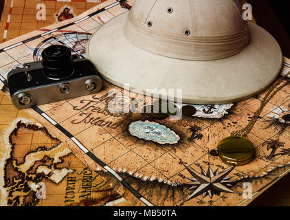 Pith helmet et cartes Banque D'Images