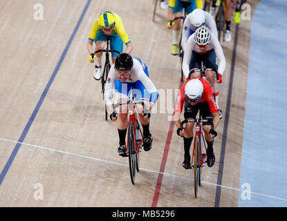 Scotland's Katie Archibald (à gauche) et du Pays de Galles' Elinor Barker dans la Women's 25km Course aux points finale au vélodrome Meares Anna au cours de la troisième journée de la 2018 Jeux du Commonwealth à la Gold Coast, Australie. Banque D'Images