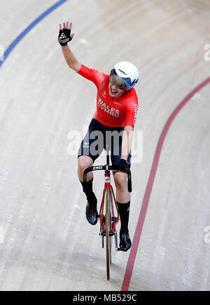 Pays de Galles' Elinor Barker célèbre remportant le Women's 25km Course aux points finale au vélodrome Meares Anna au cours de la troisième journée de la 2018 Jeux du Commonwealth à la Gold Coast, Australie. Banque D'Images