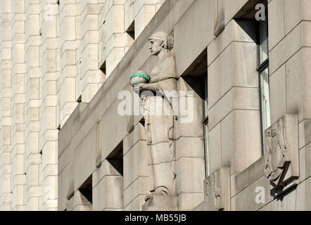 Londres, Angleterre, Royaume-Uni. Adelaide House (1925) sur King William Street. Style Art déco, les architectes Sir John Burnett et Thomas S. Tait. Nommé en l'honneur de.. Banque D'Images