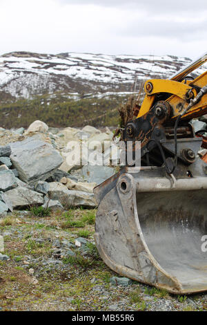 Godet déménagement des pierres dans les montagnes, close-up Banque D'Images