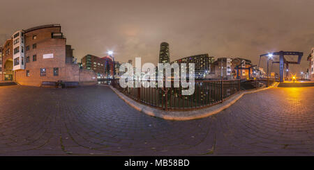 360 Panorama cousus, longue exposition dans la nuit, Intérieur Dock, Isle of Dogs, London, UK Banque D'Images