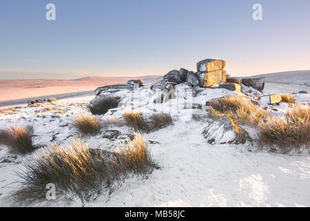 Neige sur Rowtor Dartmoor National Park Devon uk Banque D'Images