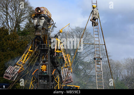 L'homme mécanique du moteur sur la résurrection de marionnettes d''2017 à Tavistock Devon Banque D'Images