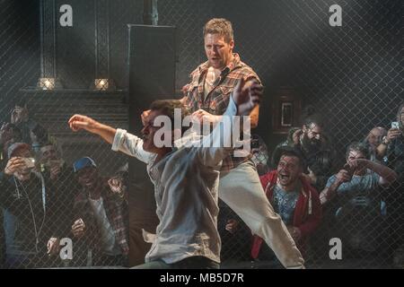 DATE DE SORTIE : Octobre 17, 2017 TITRE : actes de vengeance STUDIO : Saban Films Réalisateur : Isaac Florentine PLOT : un avocat transforme son corps et prend un voeu de silence, de ne pas être rompu jusqu'à ce qu'il découvre qui a tué sa femme et sa fille et a sa vengeance. Avec : Antonio Banderas comme Frank Valera. (Crédit Image : © Saban Entertainment Films/Photos) Banque D'Images