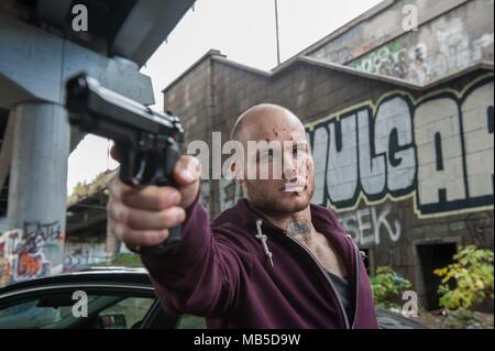 DATE DE SORTIE : Octobre 17, 2017 TITRE : actes de vengeance STUDIO : Saban Films Réalisateur : Isaac Florentine PLOT : un avocat transforme son corps et prend un voeu de silence, de ne pas être rompu jusqu'à ce qu'il découvre qui a tué sa femme et sa fille et a sa vengeance. Avec : scène de combat. (Crédit Image : © Saban Entertainment Films/Photos) Banque D'Images