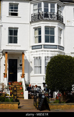 Gleneagles Guesthouse dans Clifftown Parade, défilé ou Falaise Ville, Southend on Sea, Essex, Royaume-Uni. Clifftown Terrasse terrasse Victorienne. Peint en blanc brillant Banque D'Images