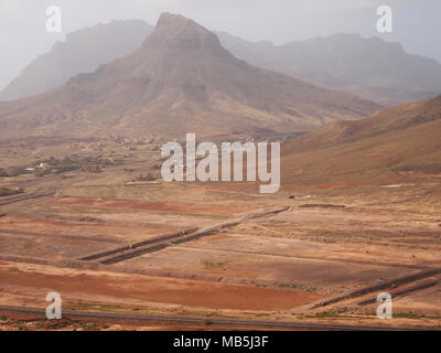 Paysage sec de Sao Vicente, l'une des îles du Cap Vert Banque D'Images
