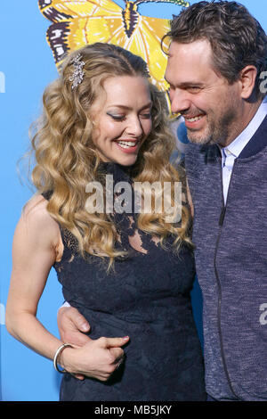 Première mondiale de 'gringo' à Los Angeles. Vivre Cinemas - Arrivées avec : Amanda Seyfried, Thomas Sadoski Où : Los Angeles, California, United States Quand : 06 mars 2018 Credit : Sheri/WENN.com Determan Banque D'Images