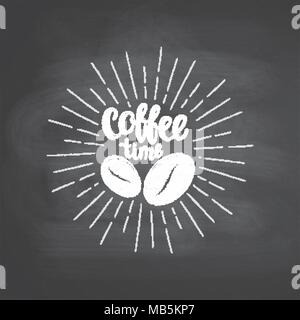 Lettrage texturé craie temps café avec café en grains sur tableau noir. Citation manuscrite pour boire des boissons et café menu ou thème, poster, t-shirt pr Illustration de Vecteur