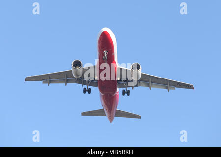 ISTANBUL, TURQUIE - janvier 06, 2018 AtlasGlobal : Airbus A319-112 (CN 1124) l'atterrissage à l'aéroport Ataturk d'Istanbul. AtlasGlobal est une compagnie turque avec Banque D'Images