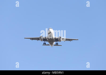 ISTANBUL, TURQUIE - janvier 07, 2018 : Turkish Airlines Airbus A319-132 (CN 4629) l'atterrissage à l'aéroport Ataturk d'Istanbul. Ta est le porte-drapeau de la Turquie Banque D'Images