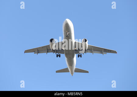 ISTANBUL, TURQUIE - janvier 07, 2018 : Turkish Airlines Airbus A319-132 (CN 4629) l'atterrissage à l'aéroport Ataturk d'Istanbul. Ta est le porte-drapeau de la Turquie Banque D'Images