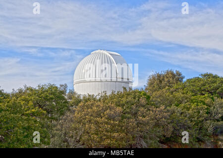 Kitt Peak est un observatoire astronomique dans le désert de Sonora de l'Arizona sur la nation Tohono O'odham Indian Reservation. Il a 23 et optique 2 radio Banque D'Images