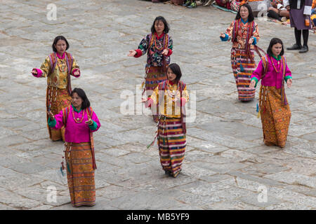 Tshechu traditionnel festival à Rinpung Dzong forteresse à Paro, Bhoutan Banque D'Images