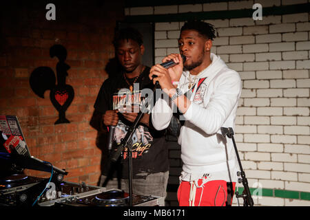 Yxng Bane lance des invités lors d'une fête célébrant secret Nando's Music Exchange dans sa quatrième année. L'atelier aura lieu le 4 juin - 7 juin cette année, et accueille les jeunes musiciens du Canada, Australie, Afrique du Sud et le Royaume-Uni. Comprend : Yxng où Bane : Londres, Royaume-Uni , Quand : 07 mars 2018 Credit : Ben/WENN.com PinPep/Queenborough Banque D'Images