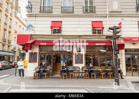 Cafe Le Buisson d'argent, un café parisien au croisement de la rue de l'Université et Rue du Bac. Banque D'Images