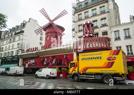 Moulin Rouge est un cabaret de Paris, co-fondée en 1889 par Charles Zidler et Joseph Oller, mais brûlé en 1915 Banque D'Images