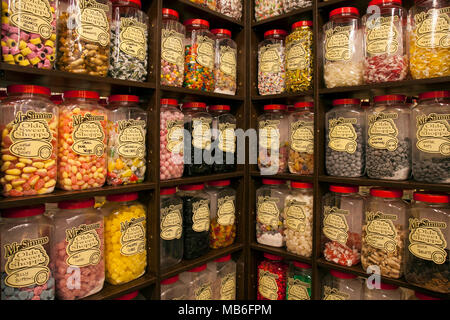 Bonbons & confiserie produits sucrés maintenant soumis à l'impôt sur le sucre, de contrôler l'obésité. Banque D'Images