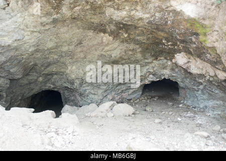 Vestiges d'une ancienne mine et de la fonderie de magnésium sur la Smigies Trail. La péninsule d'Akamas, à Chypre. Banque D'Images