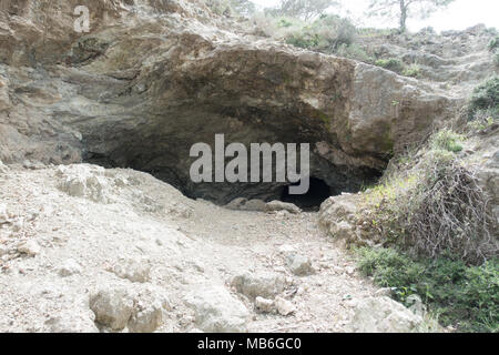 Vestiges d'une ancienne mine et de la fonderie de magnésium sur la Smigies Trail. La péninsule d'Akamas, à Chypre. Banque D'Images