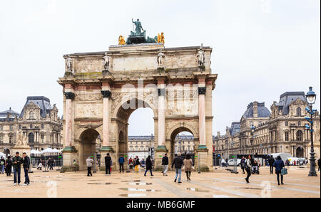 L'Arc de triomphe du Carrousel est un arc de triomphe à Paris, situé dans la place du Carrousel. Banque D'Images