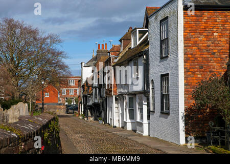 Le SEIGLE, UK - 5 avril 2018 : Street dans la vieille partie de Rye, East Sussex, le seigle est une ville anglaise médiévale et de destination. Banque D'Images