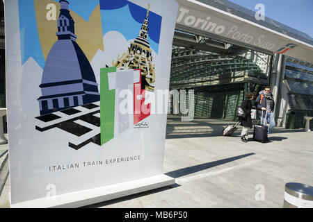 Entrée de la nouvelle gare ferroviaire de Porta Susa, Turin, Italie. Banque D'Images