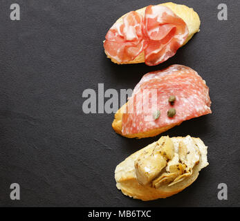 Des sandwichs au jambon et légumes dans un style Italien Banque D'Images