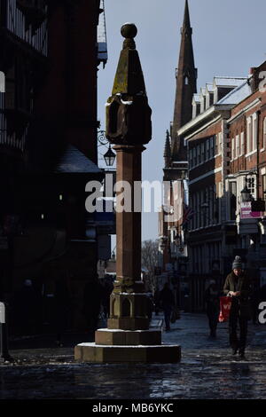 Chester's High Cross debout sur un hivers froid matin Banque D'Images