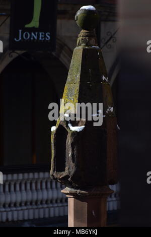 Chester's High Cross debout sur un hivers froid matin Banque D'Images