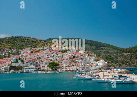 Vue panoramique de la ville de Skopelos à l' île de Skopelos en Grèce Banque D'Images