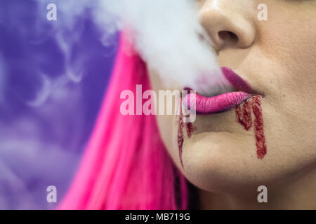 Londres, Royaume-Uni. 7 avril, 2018. Vape Jam UK voit des centaines de seine passionnés et cigarette électronique les entreprises participer à la quatrième tranche de Vape Jam convention à ExCeL London. Crédit : Guy Josse/Alamy Live News Banque D'Images