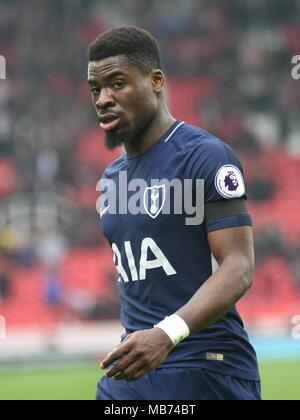 Stoke, UK. 7 avril 2018. Stoke, Staffordshire, Royaume-Uni. 7 avril, 2018. Serge Aurier de Tottenham Hotspur après le match. Crédit : Simon Newbury/Alamy Live News Banque D'Images