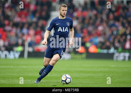 Stoke on Trent, Royaume-Uni. 7 avril, 2018. Eric Dier de Tottenham Hotspur en action. Premier League, Stoke City v Tottenham Hotspur à Bet365 le stade de Stoke on Trent le samedi 7 avril 2018. Cette image ne peut être utilisé qu'à des fins rédactionnelles. Usage éditorial uniquement, licence requise pour un usage commercial. Aucune utilisation de pari, de jeux ou d'un seul club/ligue/dvd publications. Photos par Andrew Andrew/Verger Verger la photographie de sport/Alamy live news Banque D'Images