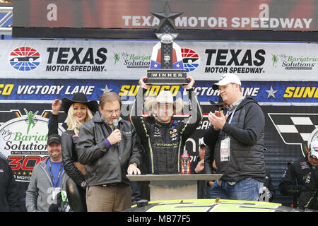 Ft. Worth, Texas, USA. Apr 7, 2018. Le 07 avril 2018 - Ft. Worth, Texas, USA : Ryan Blaney (22) gagne le MON 300 Solutions bariatriques au Texas Motor Speedway à Ft. Worth, Texas. Crédit : Stephen A. Arce/ASP/ZUMA/Alamy Fil Live News Banque D'Images